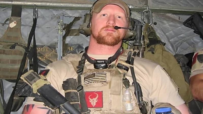 كانت يده على كتف زوجته.. قاتل بن لادن يكشف تفاصيل اللحظة الأخيرة قبل قتله