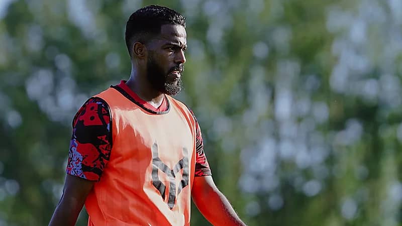 نواف العابد يوجه رسالة للاعبي الأخضر قبل مواجهة الصين .. فيديو