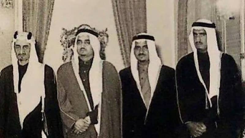 صورة تاريخية نادرة ومميزة تضم ثلاثة من ملوك المملكة