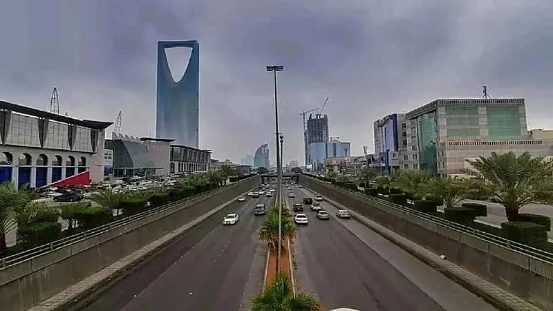 "أمن الطرق" يحذر مستخدمي الطرق الخارجية بالرياض من الرياح والأمطار