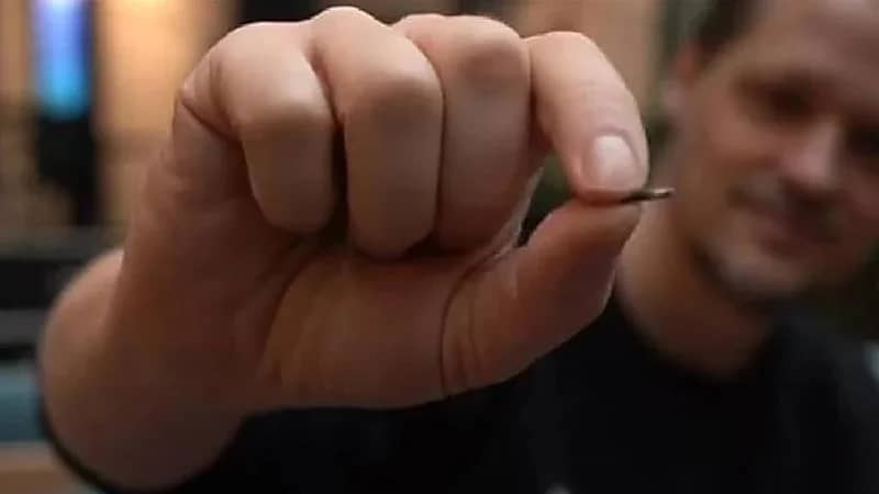 تطوير شريحة تزرع تحت الجلد لتخزين بيانات التطعيم ضد "كورونا"