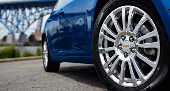 الحل الأمثل للحفاظ على إطارات السيارات في الصيف