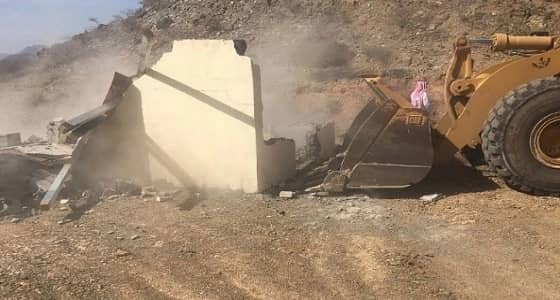 إيقاف التعدي على 750 ألف متر مربع من الأراضي الحكومية بمحايل