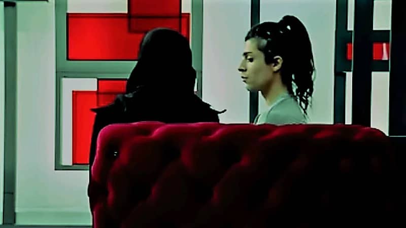 بالفيديو.. رد فعل مؤثر من أم قابلت ابنها بعد تحوله لامرأة: "أنا كتير موجوعة"