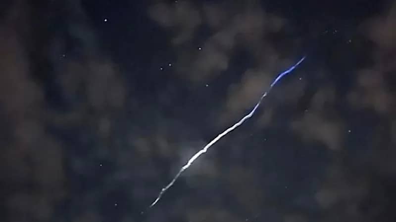 الكشف عن سبب واقعة ظهور ضوء قوي لنيزك في سماء المملكة (فيديو)