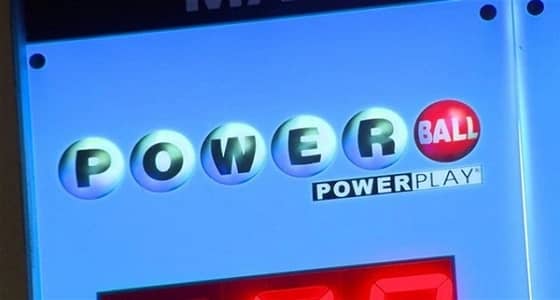 رجل يثير مواقع التواصل بعد فوزه بـ 457 مليون دولار في لعبة حظ