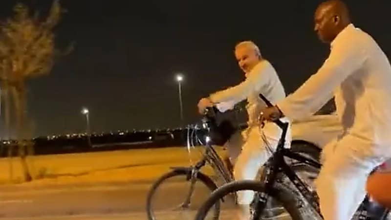 الأمير الوليد بن طلال لمشجع هلالي : الهلال في أيدي أمينة .. فيديو