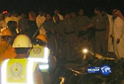 تفحم شخصين وإصابة 12 آخرين في حادث مروري مروع 