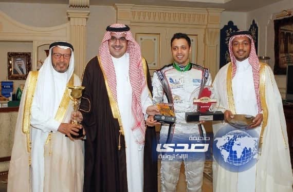 الأمير نواف بن فيصل يكرم بطل الراليات ياسر بن سعيدان
