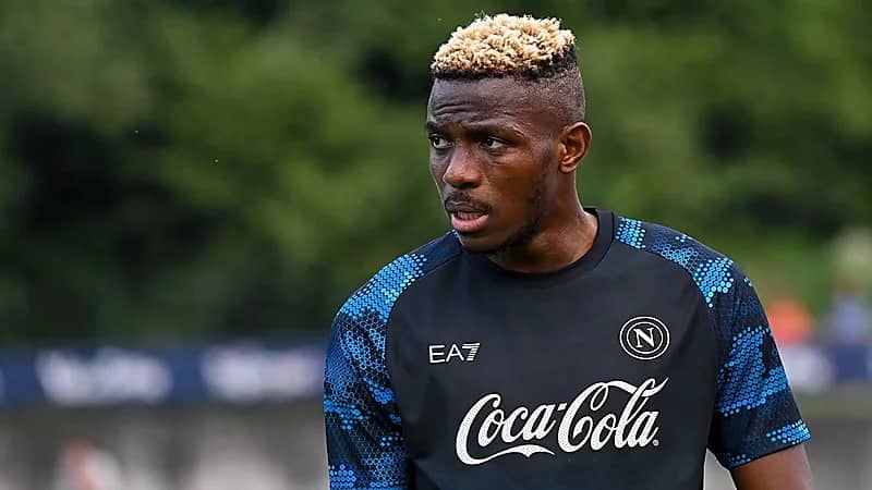 وكيل أوسيمين يحسم موقفه من الانتقال إلى الأهلي