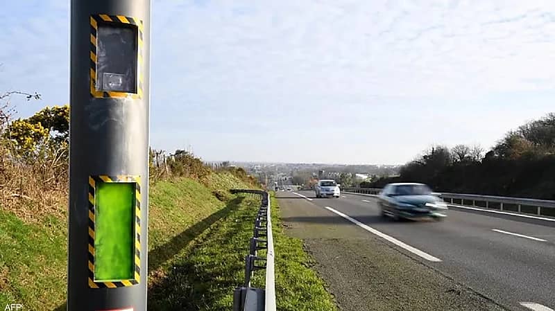 «رادار سرعة» كاد يتسبب في طلاق زوجين