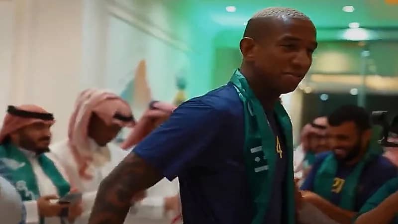 شاهد.. تاليسـكا يشارك الأطفال فرحتهم باليوم الوطني