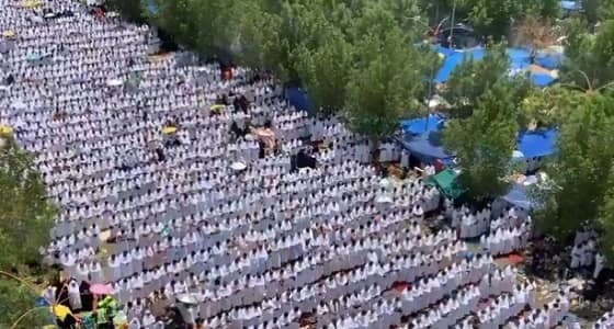 بالفيديو.. صلاتا الظهر والعصر في عرفات