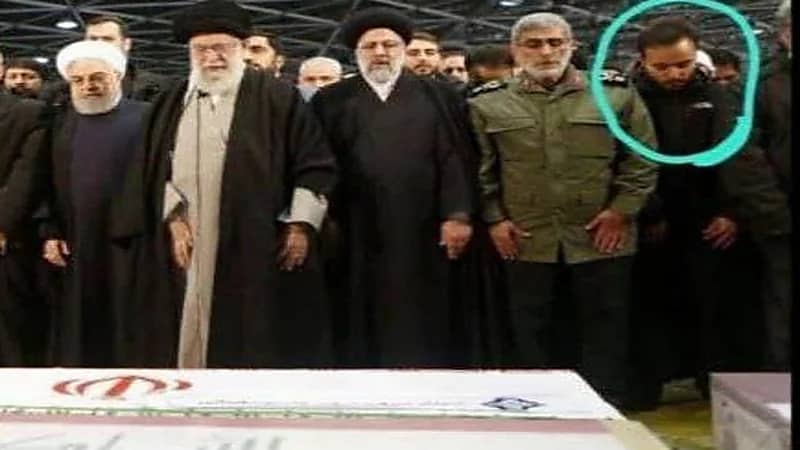 بالصور.. ظهور سفاح "شاهشيراغ" في مراسم تشييع قاسم سليماني