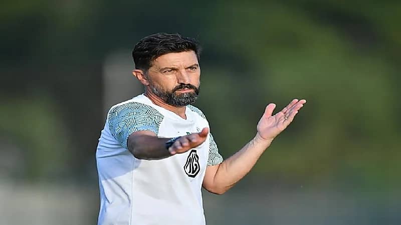 الأهلي يحسم موقفه من إقالة "هاسي"