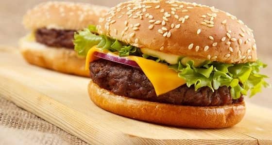 أمريكية تقاضي مطعم " برجر " شهير بسبب " دولار واحد "