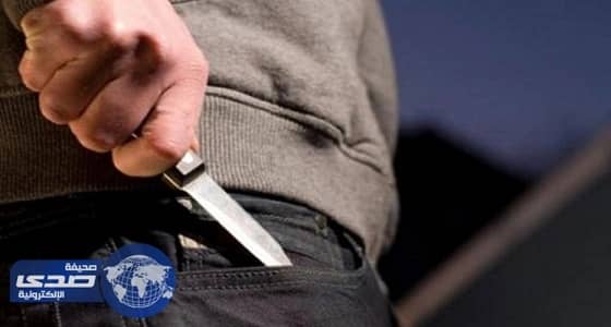 شاب يطعن صديقته بعد اكتشاف زوجته علاقتهما
