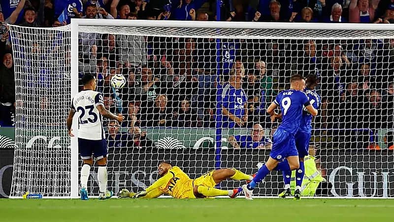 حركة استفزازية من جيمي فاردي لجماهير توتنهام