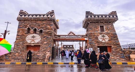 الأجواء الماطرة والحنين للماضي حاضرة مساء اليوم بقرية الباحة التراثية