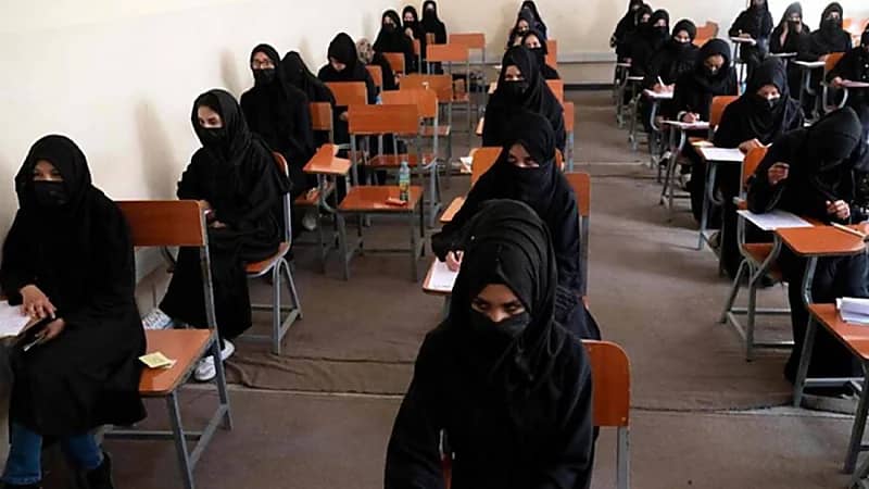 وزير التعليم العالي لطالبان: لن نتراجع عن منع تعليم النساء ومستعدون للعقوبات (فيديو)