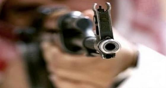 معتل نفسيا يقتحم شقتين ويطلق 24 طلقة عليهما بالمدينة المنورة