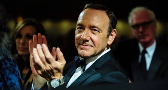 ممثل شهير يتحرش بزميل أمام الجميع: أتبادل الرومانسية مع الرجال