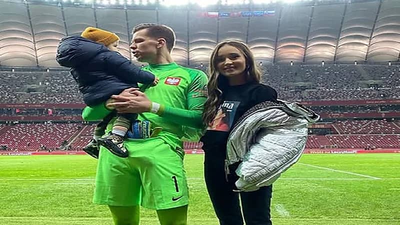 تشيزني ينتظر زوجته لحسم مستقبله مع برشلونة