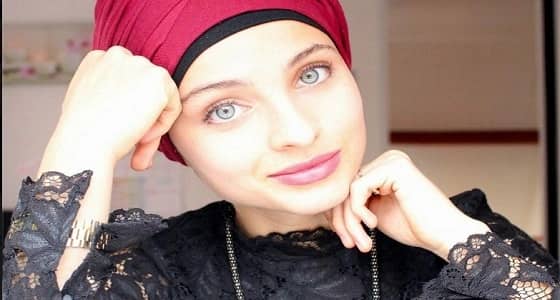 شاهد.. " بوست " يهدد متسابقة ذي فويس السورية في فرنسا