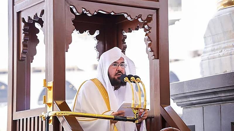 خطيب المسجد الحرام يحذِّر الحجاج من الحملات الوهمية التي تستهدف أمن البلاد .. فيديو