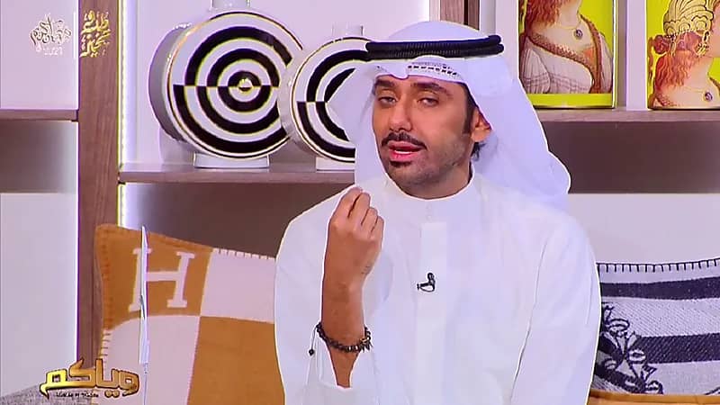 صالح الراشد يتعرض للانتقادات بسبب الغترة والعقال‎