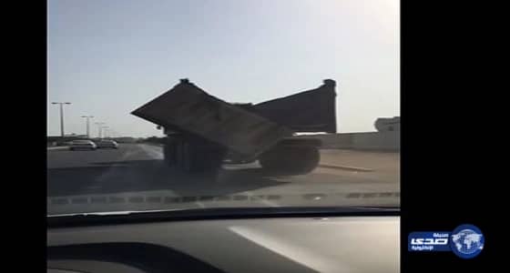 بالصور.. داعشي يعرض مفاتن زوجته ليلة الزفاف