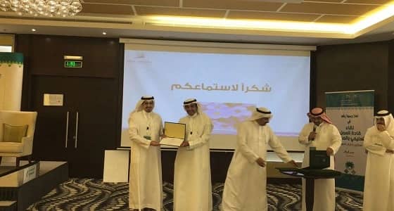 نائب وزير التعليم يتوج مدير " تعليم عسير " بوسام الجودة