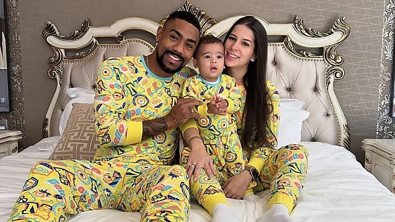 بالصور .. مالكوم يخطف الأنظار مع عائلته