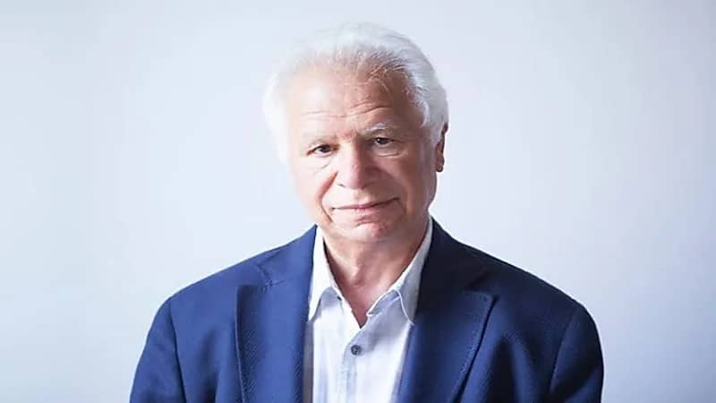 وفاة الشاعر الفلسطيني مريد البرغوثي