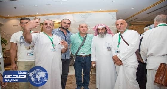 بالصور.. المدينة تستقبل حجاج " غزة " بـ " العجوة " وأهازيج " الوداع "