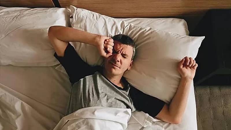 النوم أقل من 5 ساعات في اليوم يزيد من انسداد الأوعية الدموية