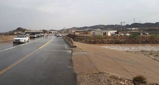 الأمطار تعزل سكان " حميد العلايا  " وتلحقهم بأضرار جسيمة