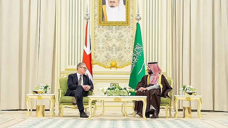 ولي العهد يعقد لقاءً موسعًا مع رئيس الوزراء البريطاني .. صور