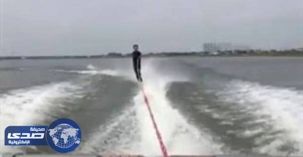 بالفيديو.. ضربه مٌمية لشاب بسبب سمكة طائرة