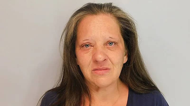 القبض على امرأة قتلت خطيبها المسن وعاشت مع جثته لشهرين