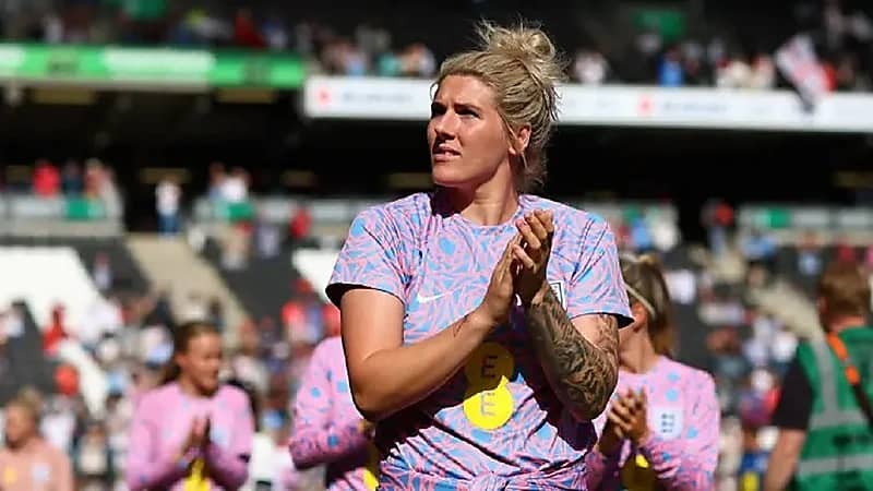 قائدة منتخب إنجلترا تطالب باستثناء للكرة النسائية بسبب الإرهاق