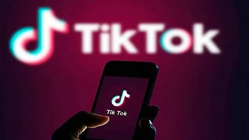 " تيك توك" تعلن وقف خدمات النشر والبث المباشر في روسيا