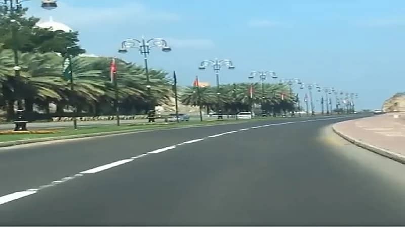 بالفيديو.. أعلام المملكة ترفرف في العاصمة العُمانية مسقط