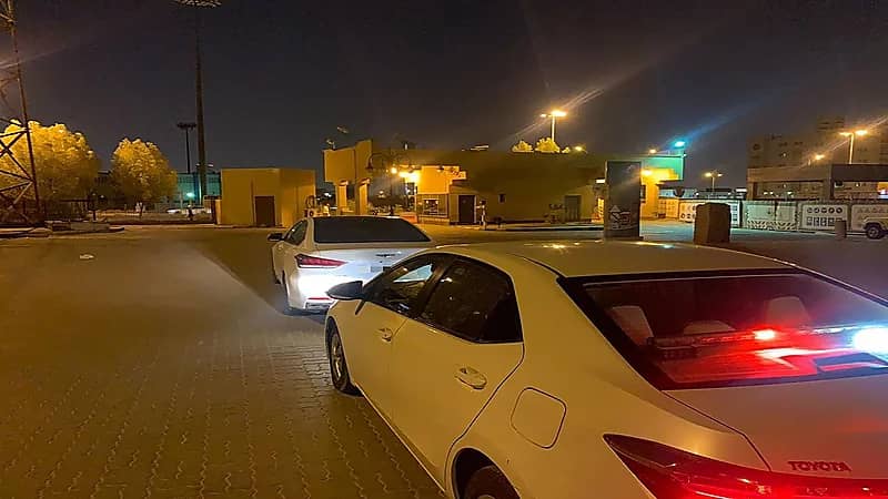 "المرور" تتفاعل مع مقطع فيديو لقائد مركبة يسير بدون أنوار خلفية