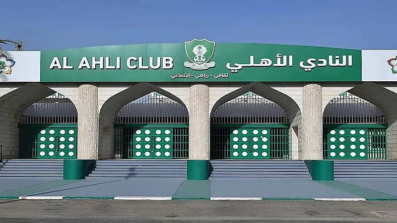 ملف التعاقدات يثير استياء محترفي الأهلي