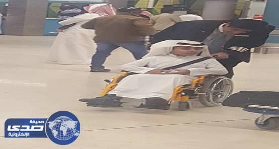 بالصور.. موقف إنساني لمدير تنفيذي بمطار أبها مع طفل من ذوي الاحتياجات الخاصة