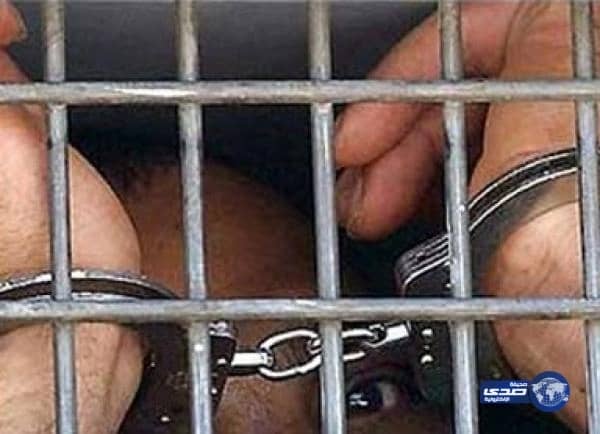 إيقاف طالب في وضع إباحي مع فتاة قاصر