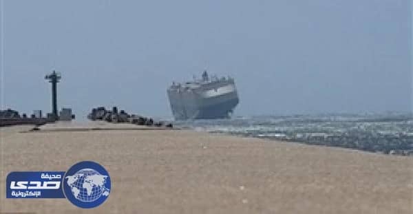 بالفيديو.. رياح قوية تُطيح بسفينة ضخمة في جنوب أفريقيا