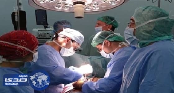 طبيب ينسى " فوطة " داخل بطن مريضة في مصر