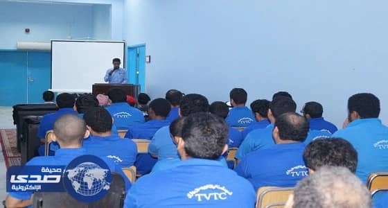 بالصور.. 80 نزيلًا يتدربون على صيانة الجوالات في سجون جازان